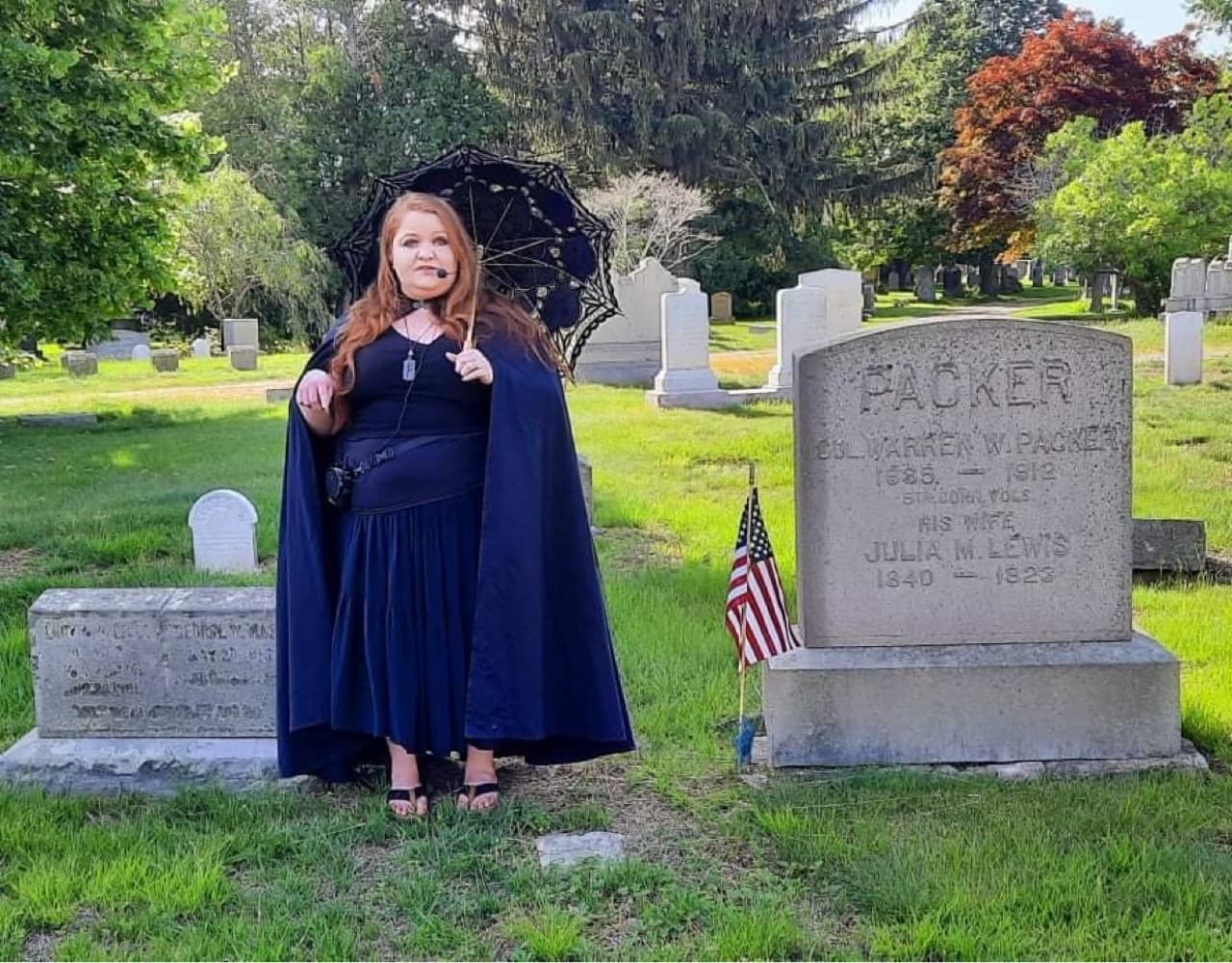 Paranormal Pub Crawl: Ghostly Beer Tour in Stonington, CT photo 3