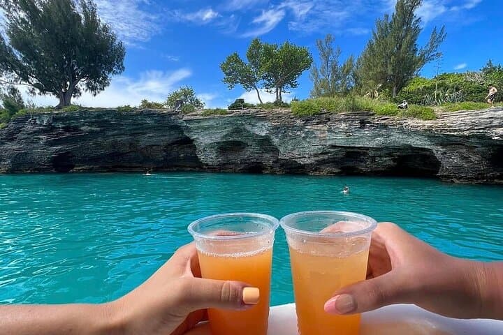 Private Bermuda Boat Charter: Cliff Jumping, Shipwrecks & Island Sightseeing photo 1